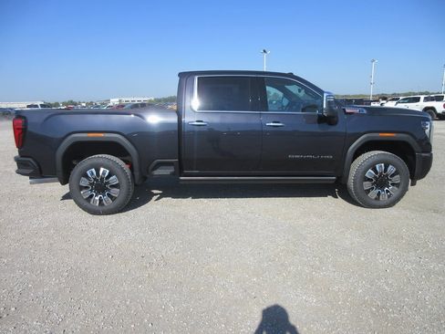 New 2026 GMC Sierra 2500 Denali w/ Denali Reserve Package image 3