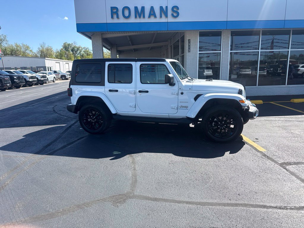 Used 2023 Jeep Wrangler Unlimited Sahara w/ Cold Weather Group AWD/4WD image 2