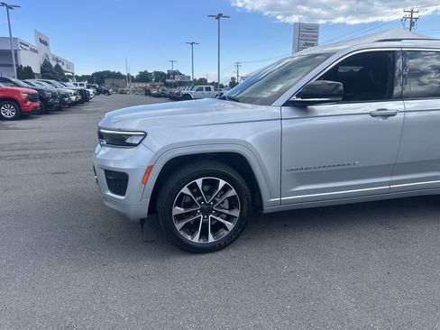 Used 2021 Jeep Grand Cherokee L Overland w/ Luxury Tech Group IV AWD/4WD image 2