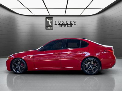Used 2022 Alfa Romeo Giulia Veloce RWD image 5