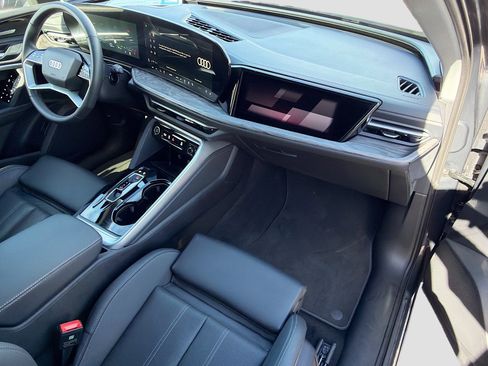 Certified 2025 Audi Q5 Prestige image 13