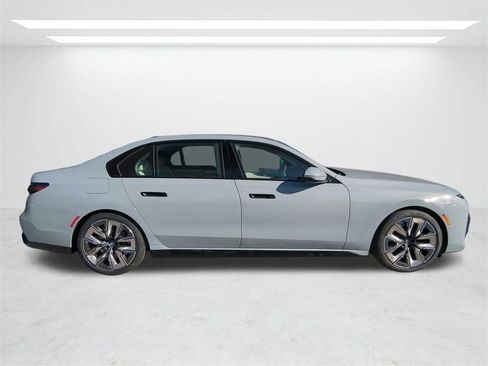 New 2026 BMW 760i xDrive w/ Premium Package image 3