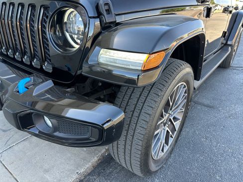 Used 2023 Jeep Wrangler Unlimited Sahara AWD/4WD image 9