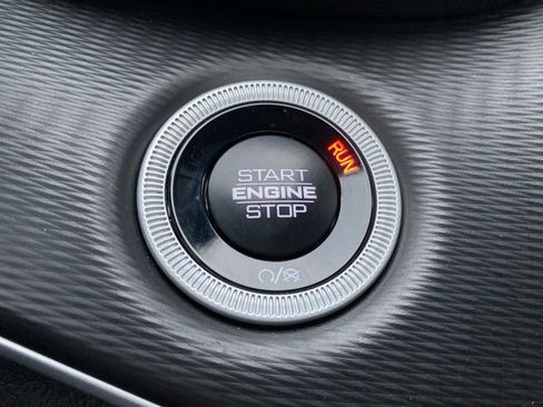 Used 2025 Jeep Grand Cherokee Altitude image 29