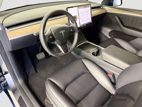 Used 2025 Tesla Model Y Long Range AWD/4WD image 9