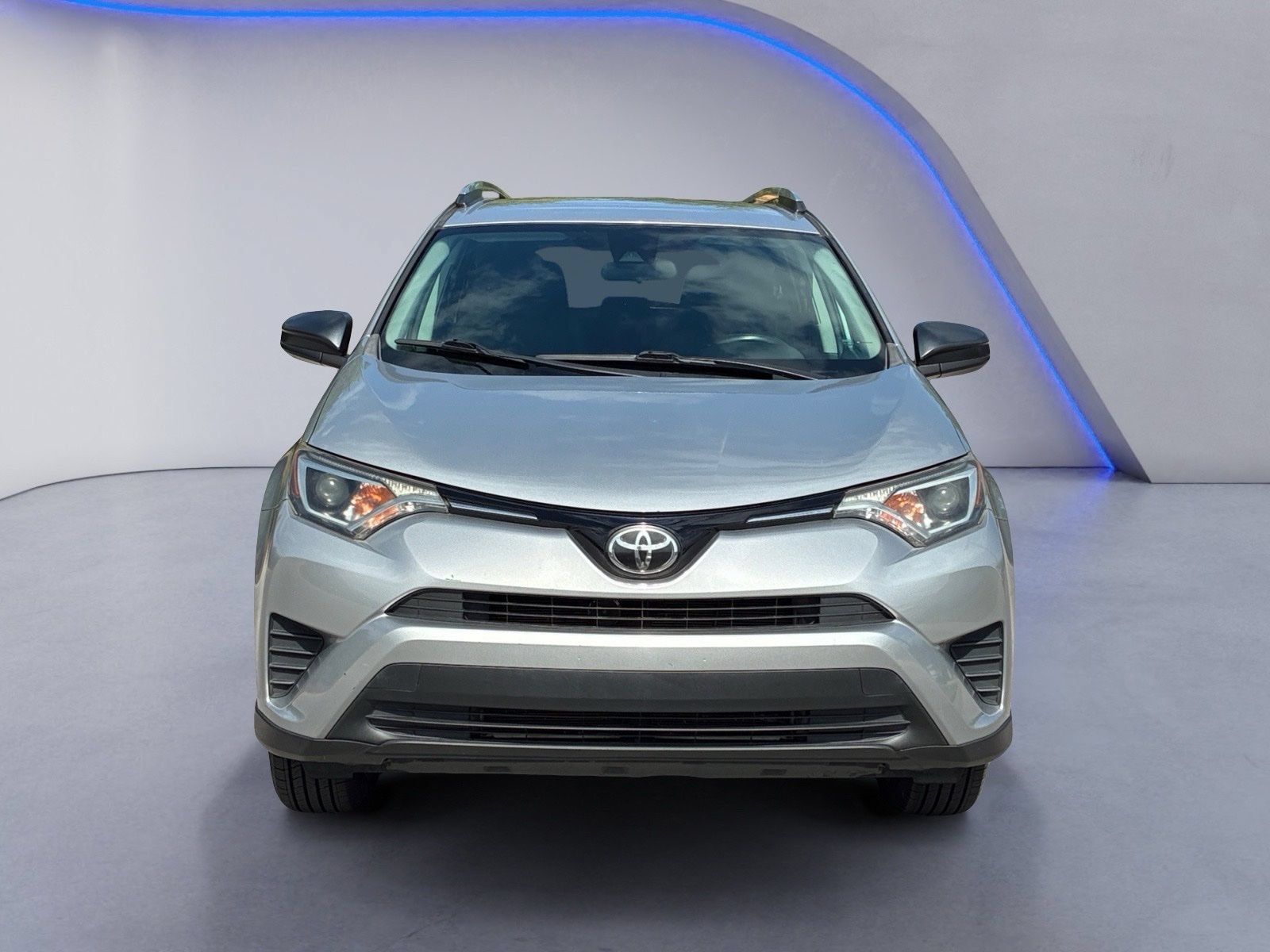 Used 2018 Toyota RAV4 LE FWD image 8