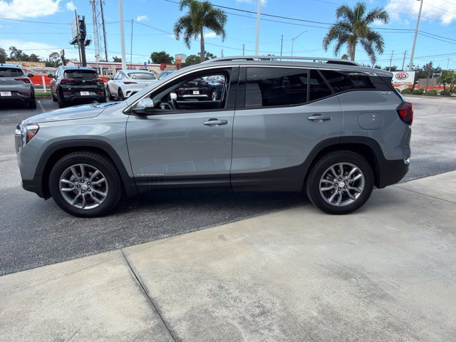 Used 2024 GMC Terrain SLT FWD image 5
