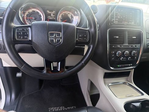 Used 2017 Dodge Grand Caravan SXT w/ Rear Park Assist Package FWD image 25
