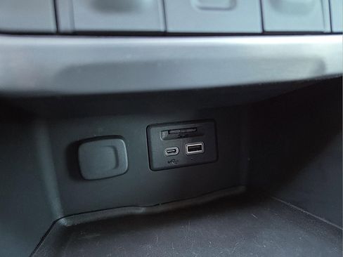 Used 2021 GMC Acadia SLT w/ LPO, Floor Liner Package image 22