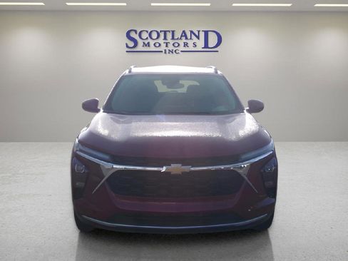 Used 2025 Chevrolet Trax LT image 3