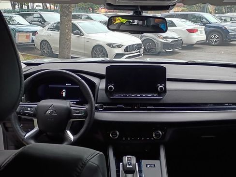 Used 2023 Mitsubishi Outlander SE AWD/4WD image 17