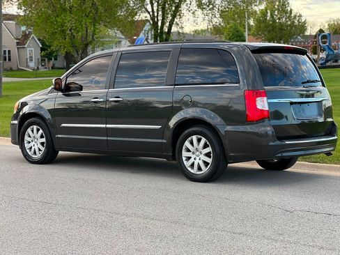 Used 2011 Chrysler Town & Country Touring-L w/ Entertainment Group #2 image 8