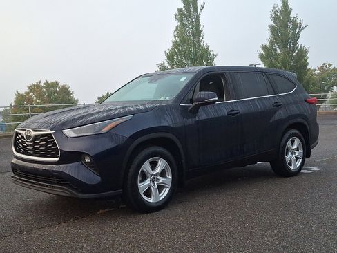 Used 2022 Toyota Highlander LE image 3