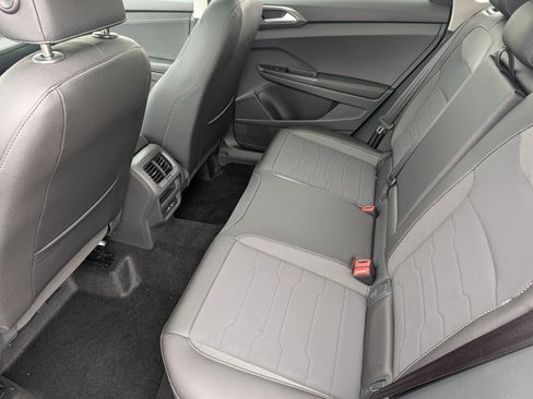 New 2026 Volkswagen Taos SE AWD/4WD image 8