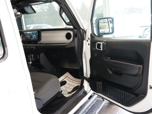Used 2024 Jeep Wrangler Unlimited Sport AWD/4WD image 40