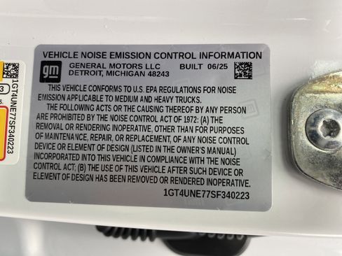 Used 2025 GMC Sierra 2500 SLT image 42