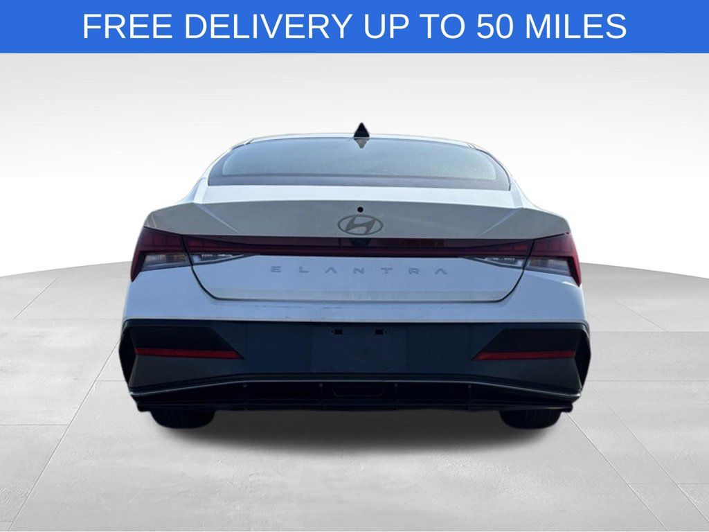 Used 2025 Hyundai Elantra SEL FWD image 6