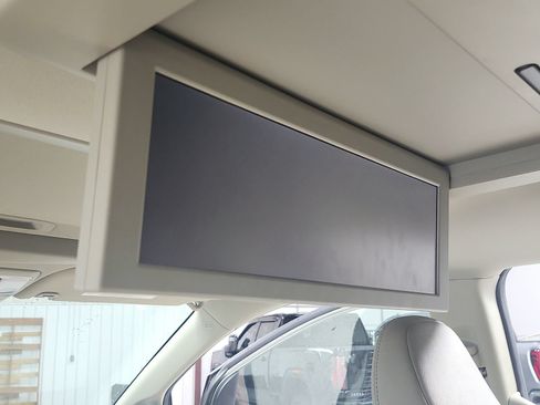 Used 2020 Toyota Sienna XLE Premium FWD image 39