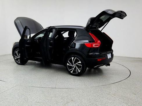 Used 2019 Volvo XC40 T5 R-Design image 12