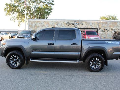 Used 2021 Toyota Tacoma TRD Off-Road w/ Technology Package AWD/4WD image 4