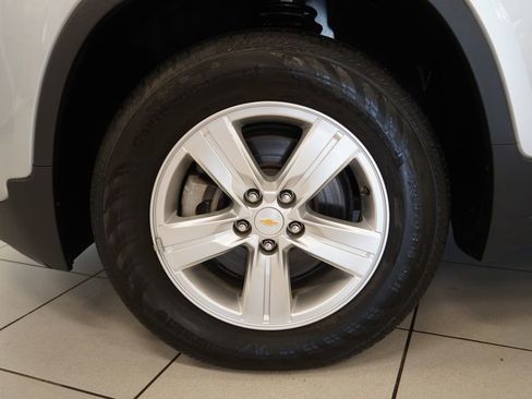 Used 2020 Chevrolet Trax LT w/ LT Convenience Package image 15