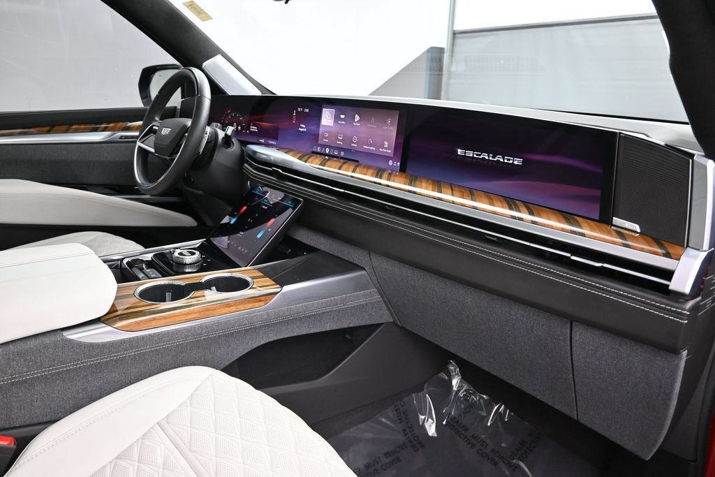 Certified 2025 Cadillac Escalade ESV Sport Platinum w/ LPO, Floor Liner Package AWD/4WD image 46