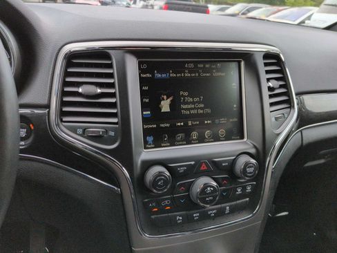 Used 2017 Jeep Grand Cherokee Trailhawk AWD/4WD image 30