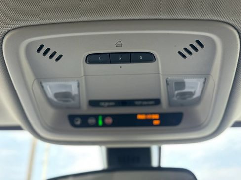 Used 2020 Chevrolet Traverse LT FWD image 29
