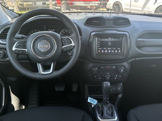 Used 2020 Jeep Renegade Latitude FWD image 25