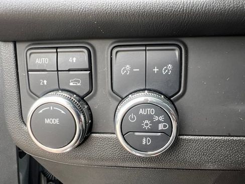 Used 2025 GMC Yukon XL Denali AWD/4WD image 22