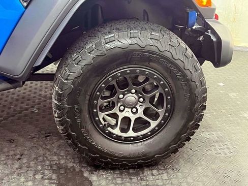 Used 2022 Jeep Wrangler Unlimited Rubicon w/ Xtreme Recon 35" Tire Package AWD/4WD image 11
