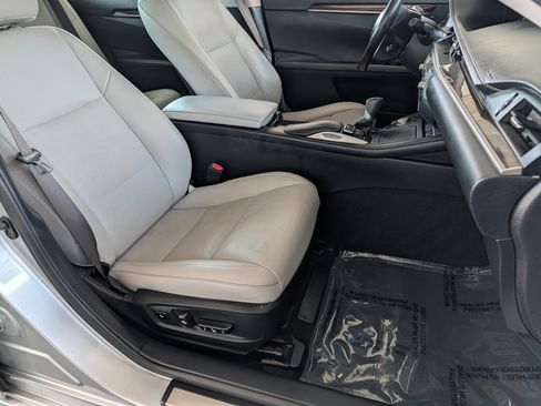 Used 2016 Lexus ES 350 w/ Navigation System Package image 22