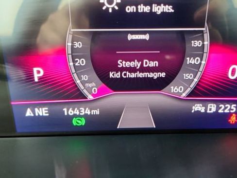 Used 2023 Volkswagen Tiguan SE R-Line image 42