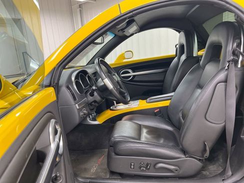 Used 2004 Chevrolet SSR w/ Preferred Equipment Group RWD image 18