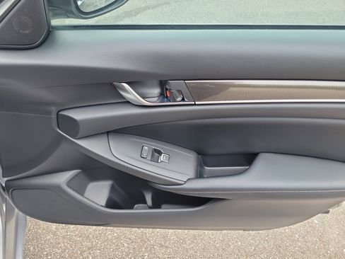 Used 2018 Honda Accord Sport image 10
