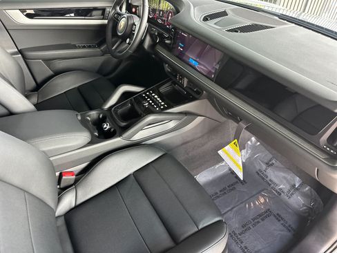 New 2026 Porsche Cayenne S AWD/4WD image 17