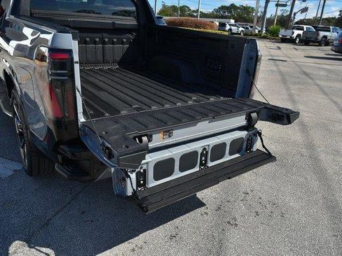 New 2025 GMC Sierra EV Denali image 19