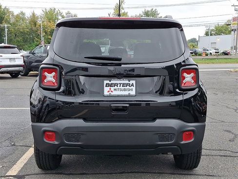 Used 2023 Jeep Renegade Latitude image 5