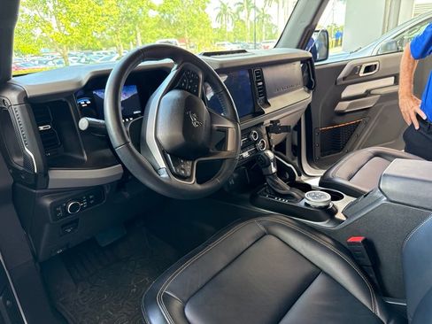 Used 2023 Ford Bronco Badlands w/ Sasquatch Package AWD/4WD image 5