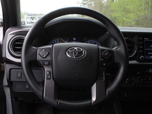 Used 2021 Toyota Tacoma TRD Off-Road w/ TRD Premium Off Road Package AWD/4WD image 8