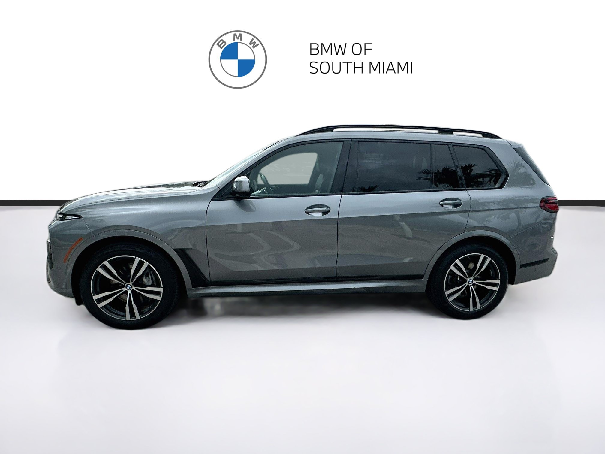 Used 2024 BMW X7 xDrive40i w/ M Sport Package AWD/4WD image 4