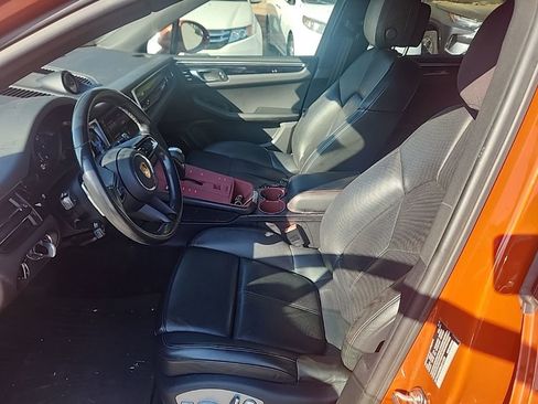 Used 2022 Porsche Macan Base image 10