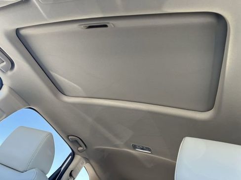 Used 2022 Honda CR-V Touring image 11