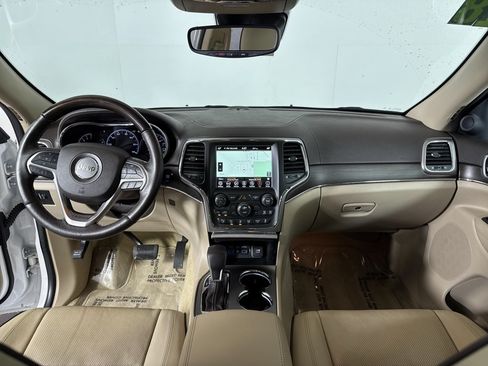 Used 2018 Jeep Grand Cherokee Overland AWD/4WD image 3