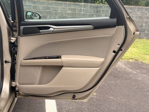 Used 2017 Ford Fusion SE w/ Fusion SE Technology Package FWD image 21
