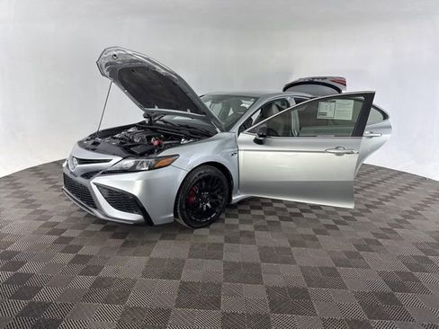 Used 2022 Toyota Camry SE image 10