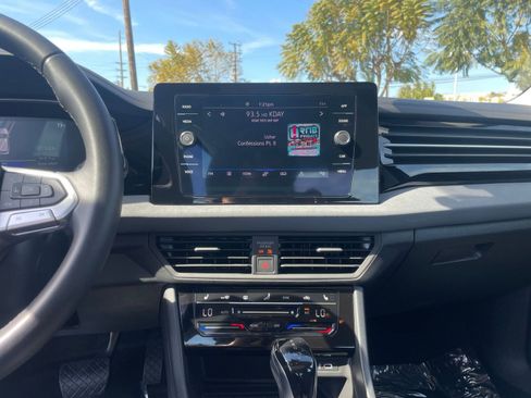 Used 2025 Volkswagen Jetta SE image 17