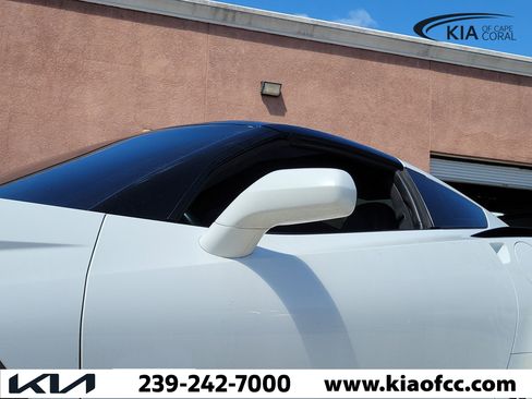 Used 2015 Chevrolet Corvette Z06 w/ 3LZ Preferred Equipment Group RWD image 8