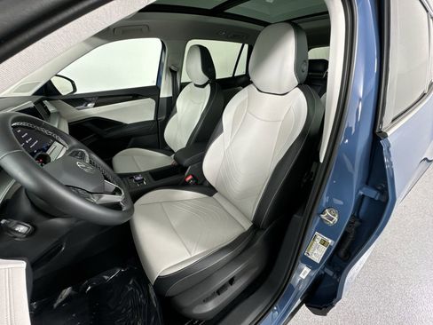 Used 2025 Volkswagen Tiguan SE image 19