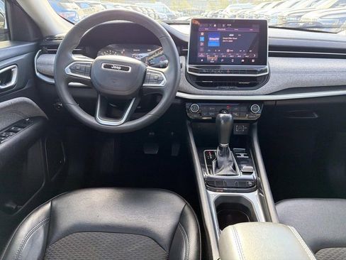 Used 2022 Jeep Compass Latitude w/ Sun and Sound Group AWD/4WD image 18